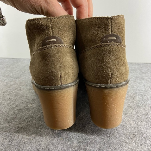 Clarks Lace Up Khaki Green Suede Wedge Booties Women’s Size 6 - Picture 3 of 10